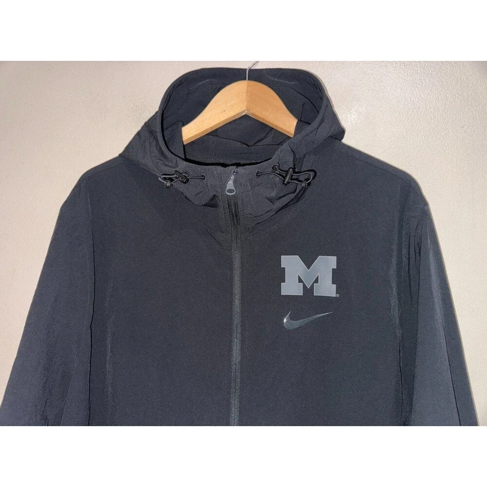 Men's XL Nike Michigan Wolverines Football Team Issued PE Hoodie Jacket Blackout